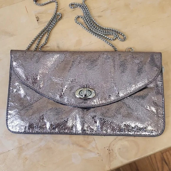 Sorial Metalic Turn Lock Crossbody Purse Handbag with Chain Strap - Picture 3 of 12